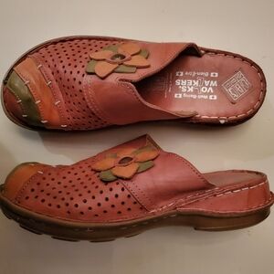 Volks Walkers closed toe slip on sandals
